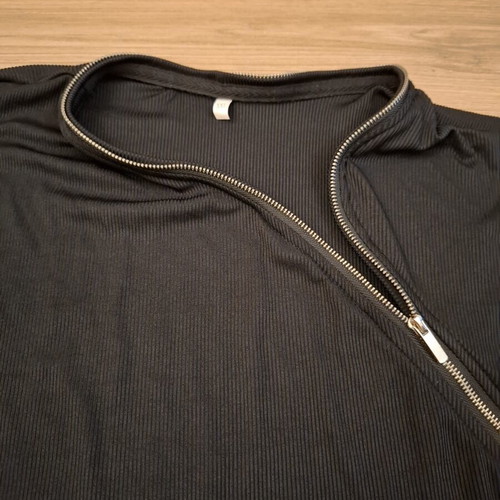 Blouse with zipper XL like new, black, thumb hole sleeve
