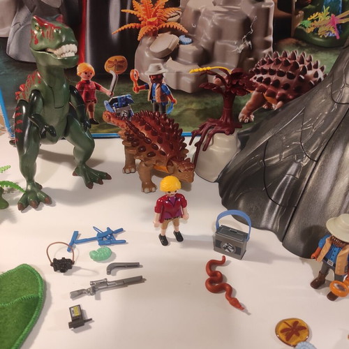 Playmobil Dinos Volcano Set 5230 like new with extra explorer gift