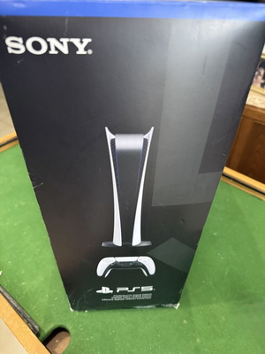 Sony PS5 Digital Edition 825GB като нова с 1 контролер без stick drift