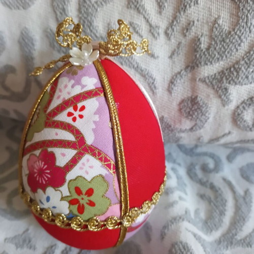 Large Easter egg 14cm like new with red and printed fabrics