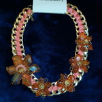 Necklace with chain and flower stones new, gold color
