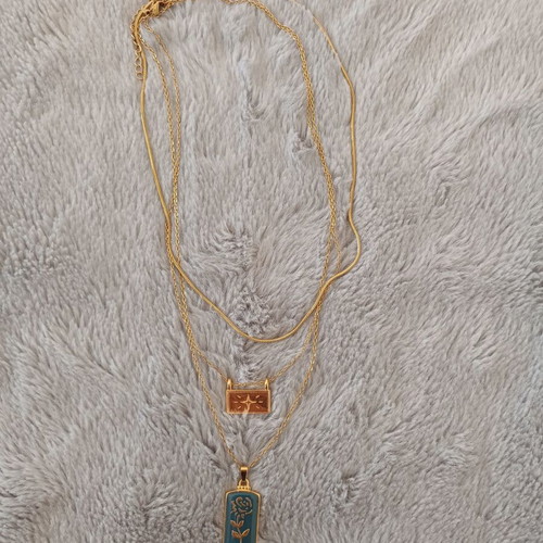 Triple silver necklace gold plated new with blue and gold details