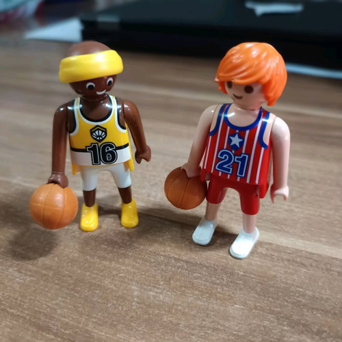 Playmobil basketball figures like new, set of 2