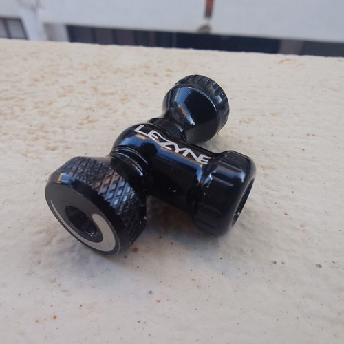 Lezyne CO2 Pump Head like new, black aluminum CNC