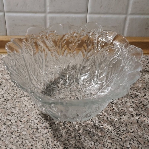 Crystal fruit bowl like new with beautiful design