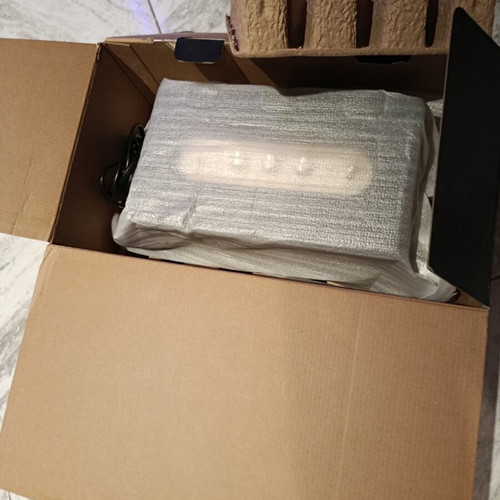 Marshall Act2 portable Bluetooth speaker like new