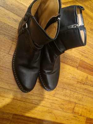 Andrea Morando ankle boots size 41 like new, black with stones