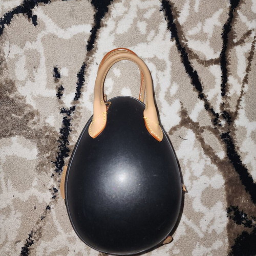 Louis Vuitton Monogram Egg Bag new, crossbody, brown