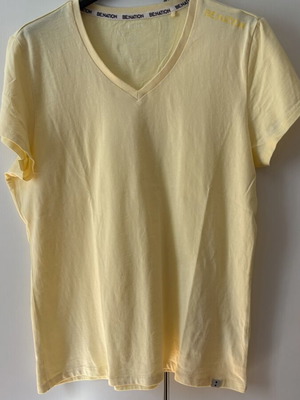Benetton T-shirt size M, yellow, like new