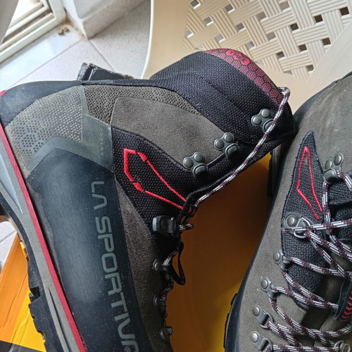 La Sportiva Nepal Trek Evo GTX hiking boots size 44, gift included