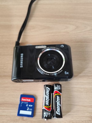 Samsung ES28 digital camera used with memory card and rechargeable batteries