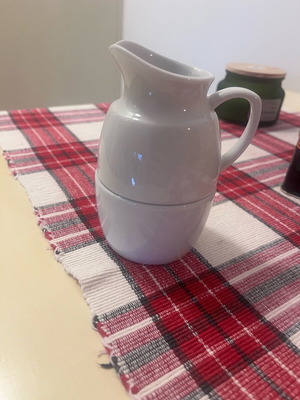 Milk jug and sugar bowl like new, set