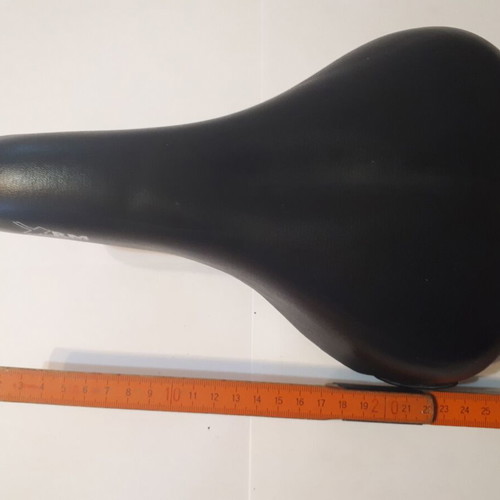 Bicycle saddle like new