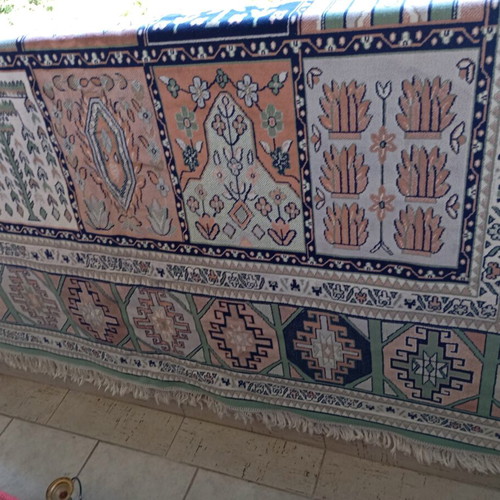 Thin Carpet like New, Large, Silk Type, Size 200/220