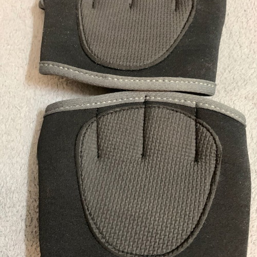 Gym gloves large used, neoprene material for free weights