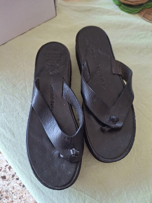 Flatforms women's size 38 leather, used, worn once, black
