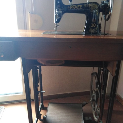 Pfaff 30 sewing machine used with wooden base