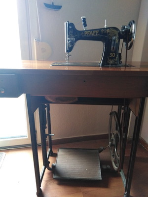 Pfaff 30 sewing machine used with wooden base