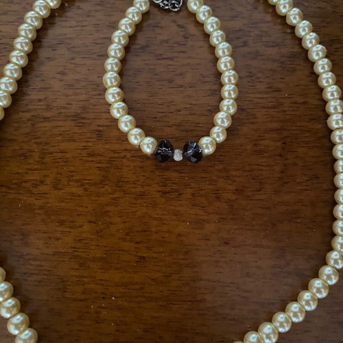 Vintage necklace and bracelet set with cream faux pearls and purple beads like new