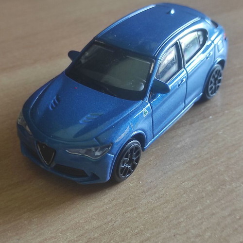 Bburago Alfa Romeo Stelvio Quadrifoglio 2017 1:43 like new