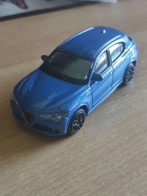 Bburago Alfa Romeo Stelvio Quadrifoglio 2017 1:43 like new