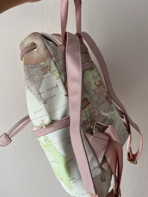 Backpack like new with map design