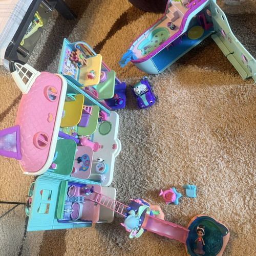 Gambia Dollhouse complete set like new with many toys