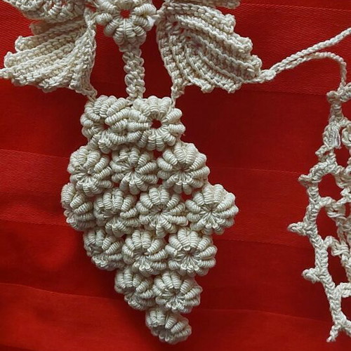 Handmade crochet round tablecloth new with grapes