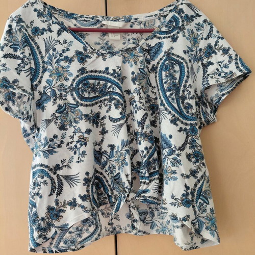 H&M crop top medium like new, white and blue paisley
