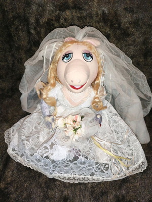 Miss Piggy Bride Plush like new from Muppets Show 38 cm