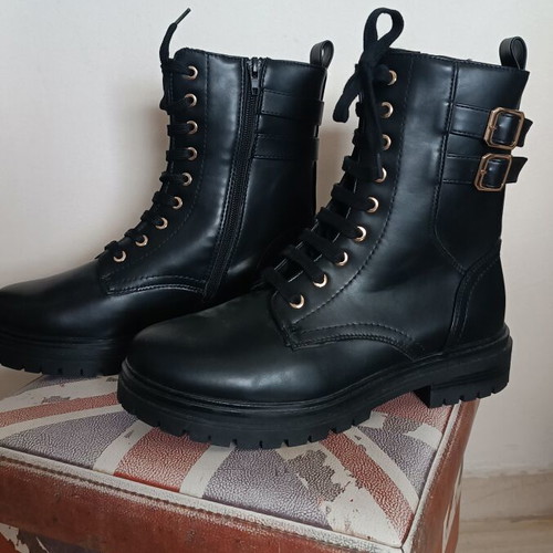 Black ankle boots size 40 with fur lining, new