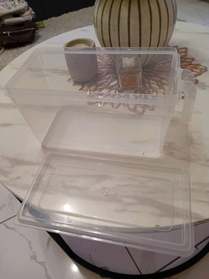 Storage container with lid like new