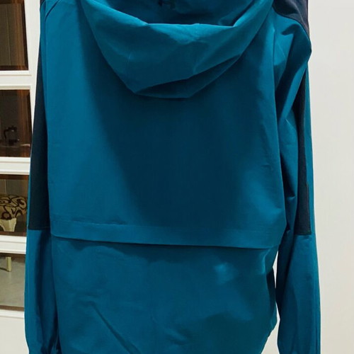 Under Armour women's hooded sweatshirt like new, green, size L