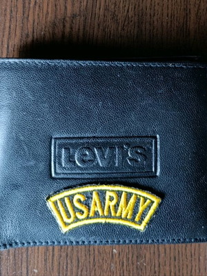 Levi Strauss Mens Real Leather Wallet like new