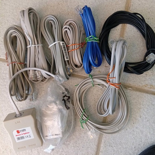 RJ11 telephone cables 1.5m like new, set of 8 with 2 splitters