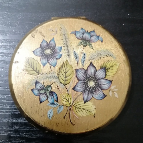 Vintage powder compact used gold plated with 1970 flowers