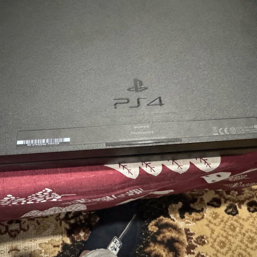 Ps4 500GB used with original controller and 8 games