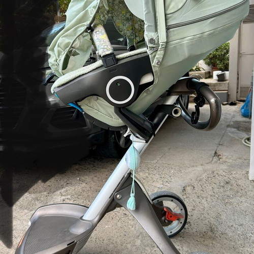 Stokke stroller used with two fabric sets, green and electric blue