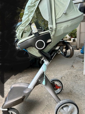 Stokke stroller used with two fabric sets, green and electric blue