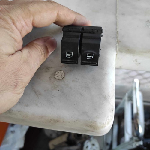 Window switch for VW Golf 5 '04-'08 used, code 1K3959857A