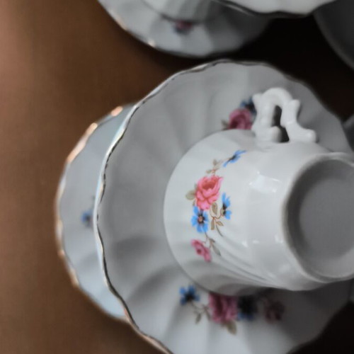 Set of 6 vintage coffee cups with floral and gold detail