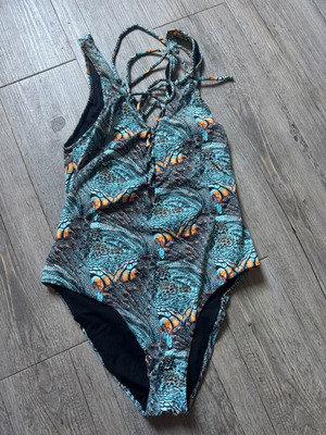 One-piece swimsuit with exotic animal print like new, size M