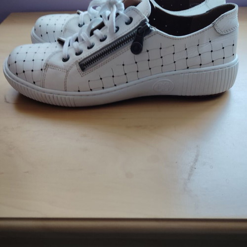 Airsoft sneakers size 42, white, sport style