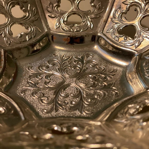 Decorative silver-plated dish like new, diameter 18cm