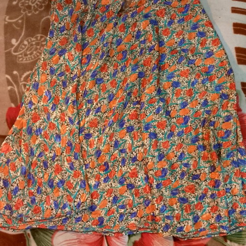 Floral tulip print skirt with pearl button