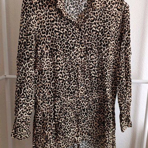 Janina women's long leopard shirt Small like new