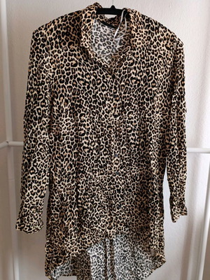 Janina women's long leopard shirt Small like new