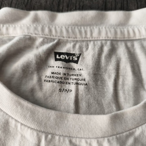 Levi's T shirt unisex, like new, white and red, size S