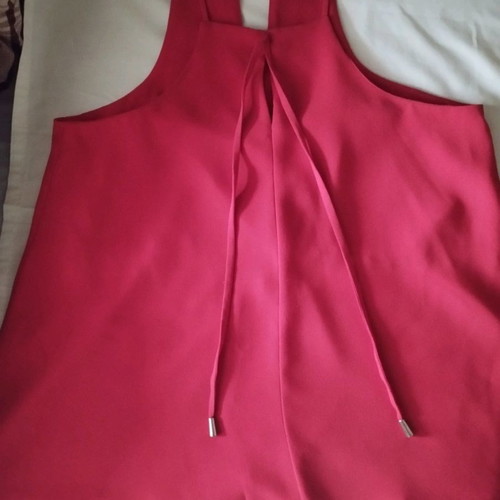 Desiree sleeveless red shirt used, size M