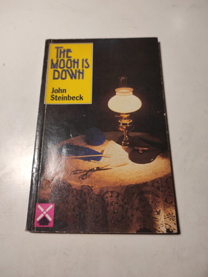 The Moon Is Down βιβλίο μεταχειρισμένο από τον John Steinbeck